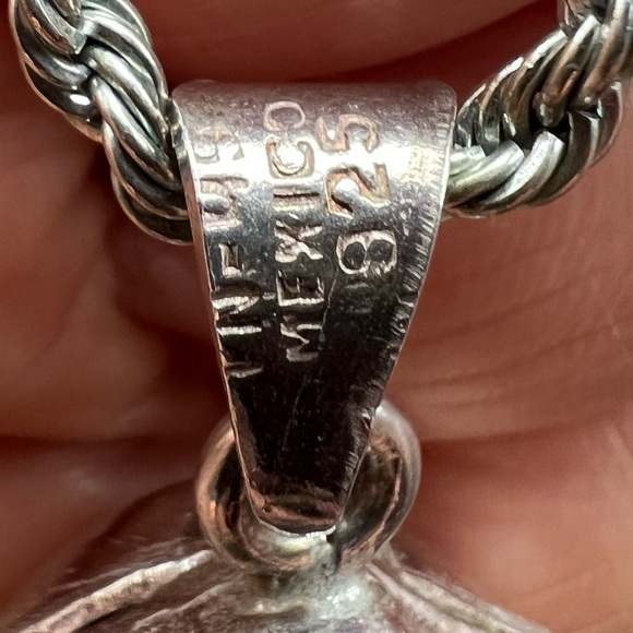 Mexican Sterling Silver Open Clam Shell Pendant - Picture 11 of 12